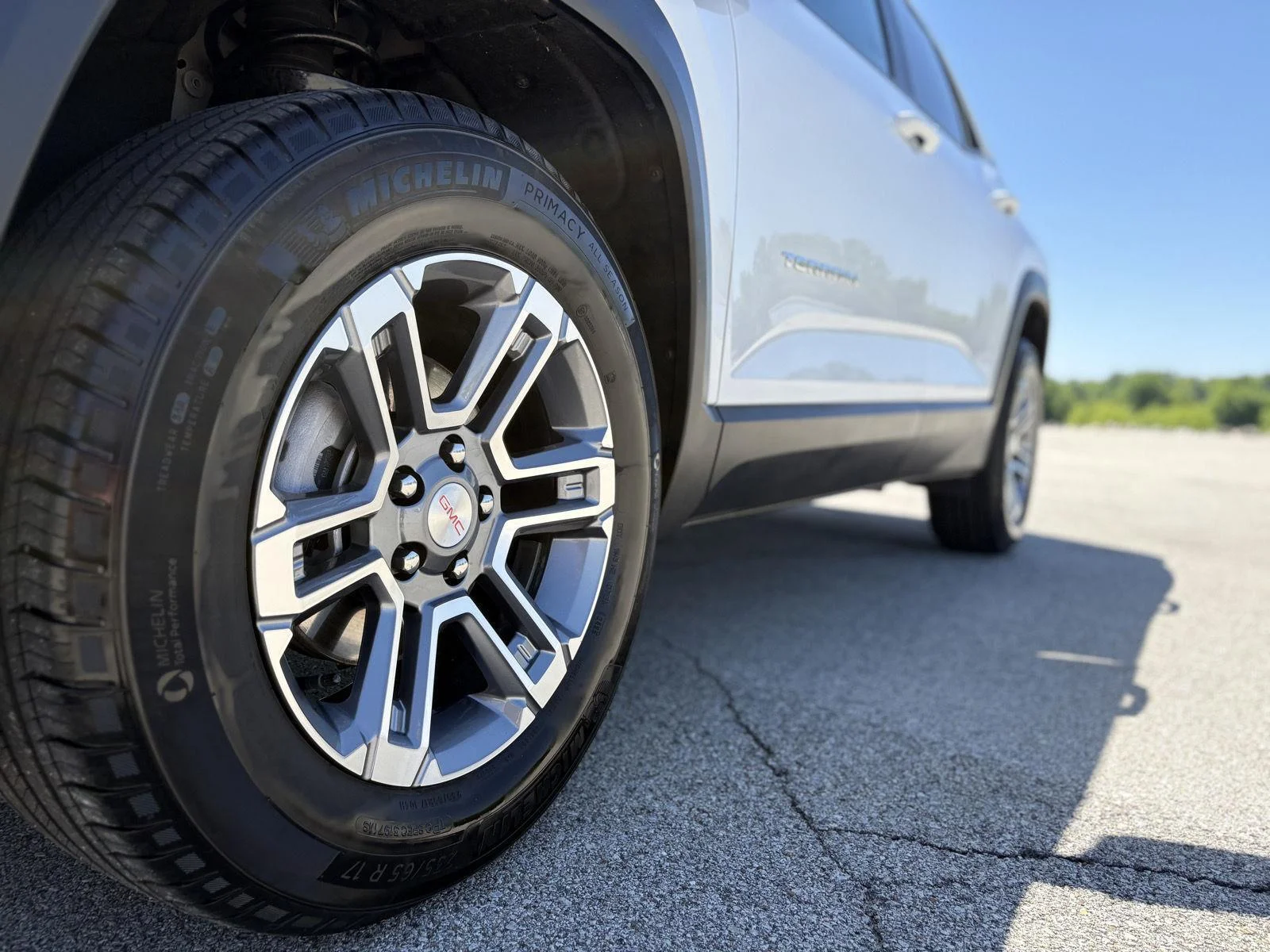 Used 2026 Summit White GMC FWD Elevation image 17