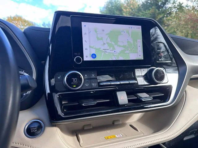 Used 2024 Off-white Toyota XLE image 15