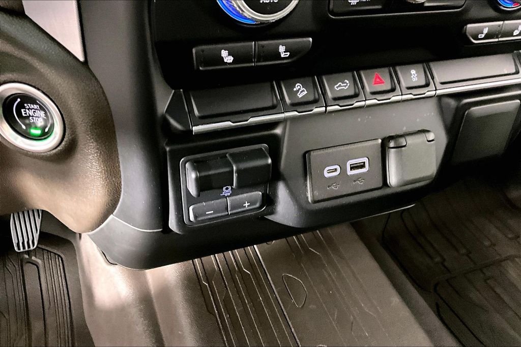 Used 2022 White GMC SLE image 15
