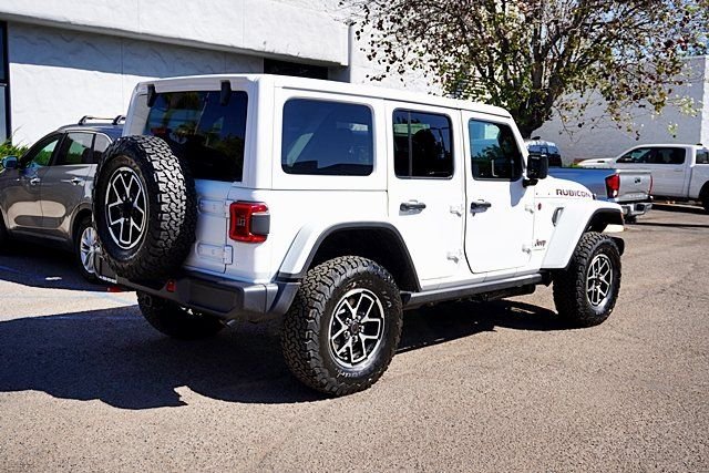 New 2026 Bright White Clear-Coat Exterior Paint Jeep Rubicon image 10
