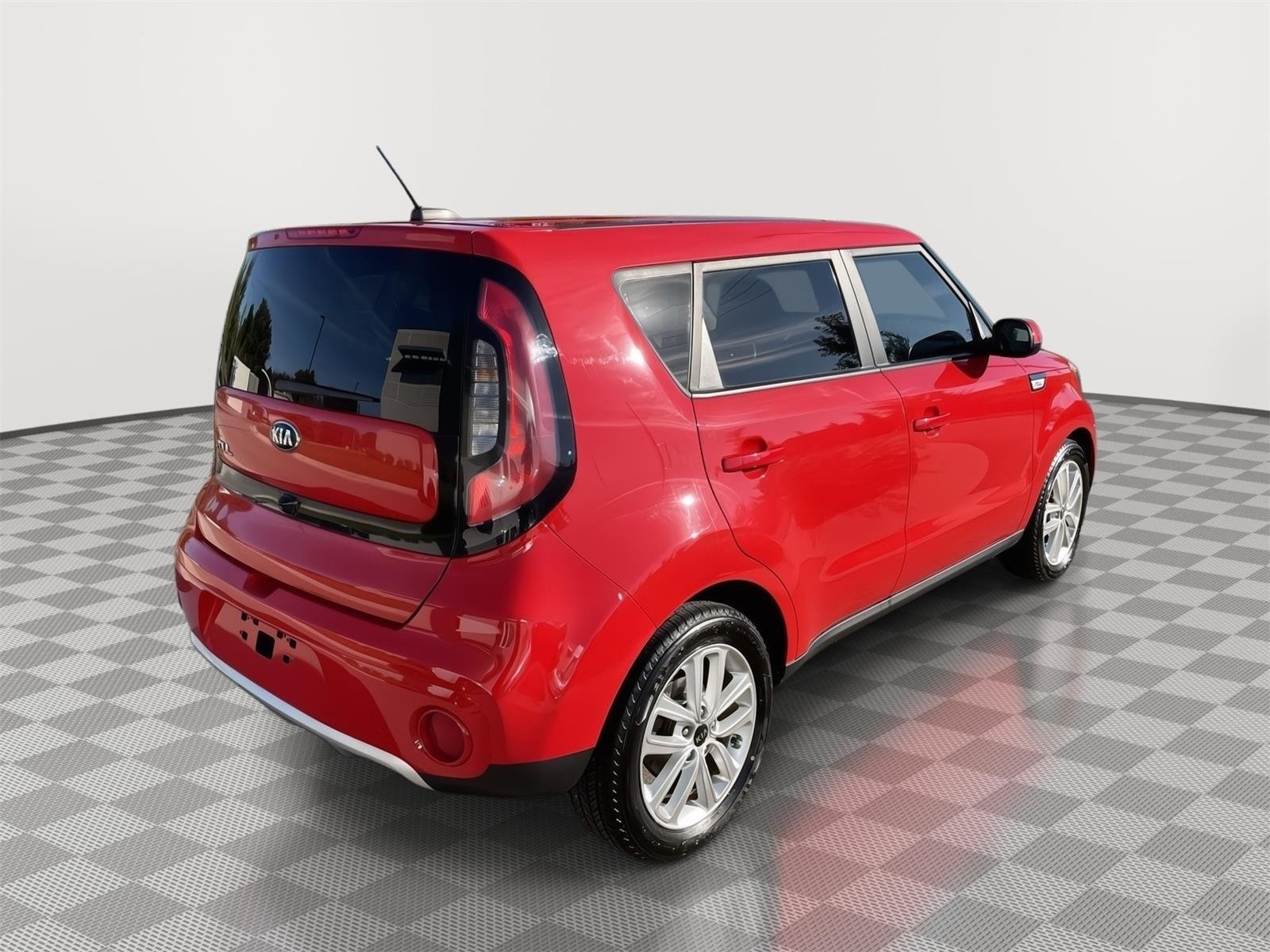 Used 2017 Inferno Red Kia + image 15