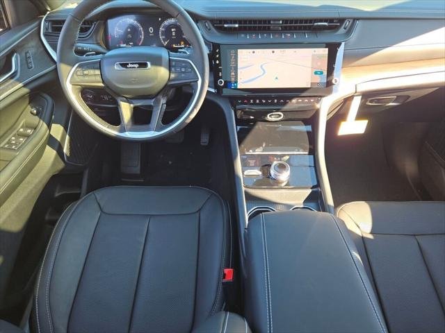 New 2026 Diamond Black Crystal Pearlcoat Jeep Limited image 28