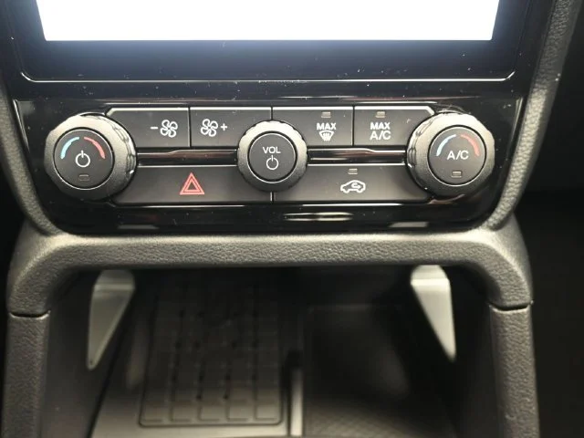 Used 2024 Azure Gray Metallic Ford Lariat image 44