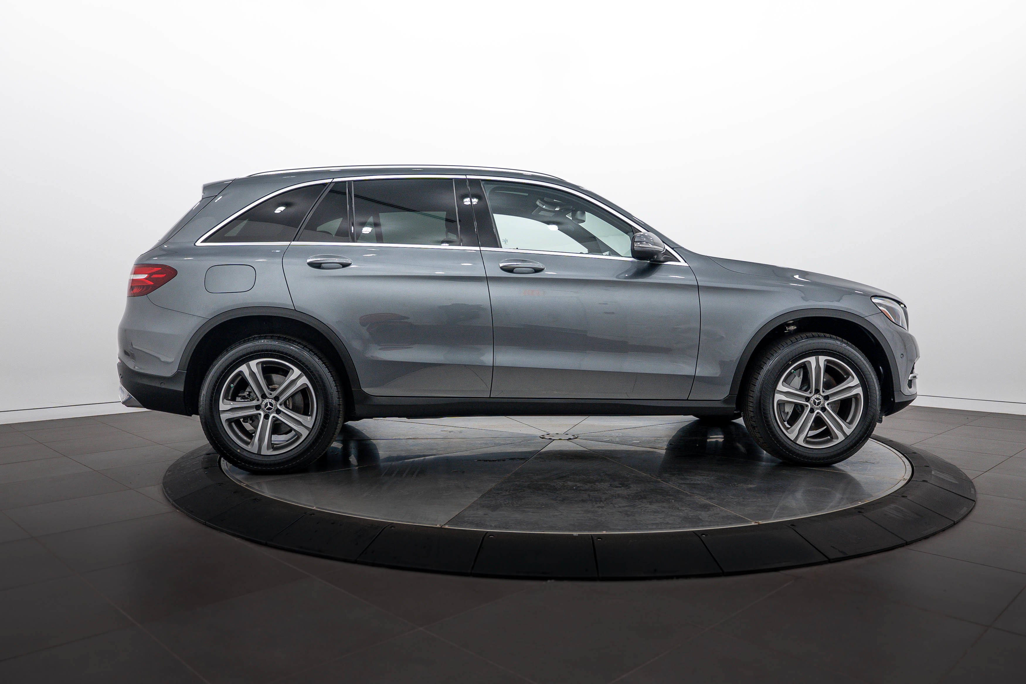 Used 2019 Selenite Grey Metallic Mercedes-Benz GLC 300 image 3