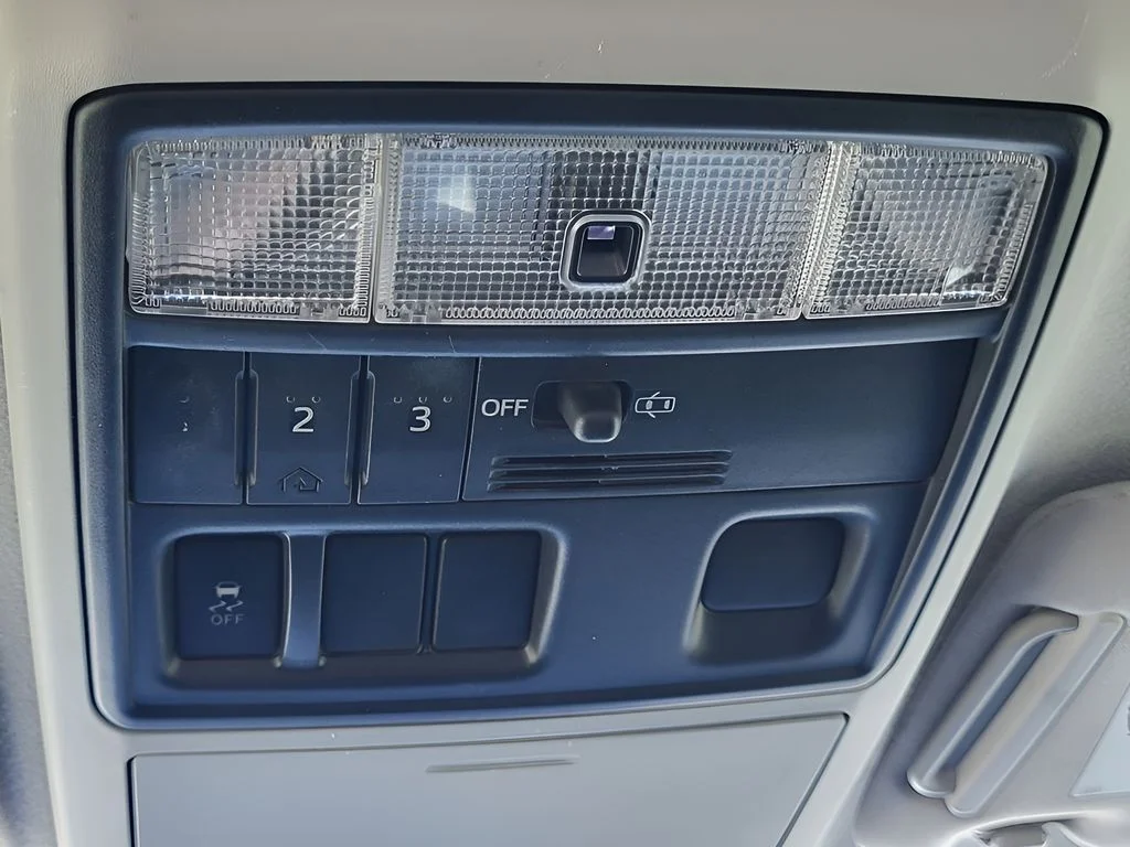 Used 2013 Classic Silver Metallic Toyota SR5 image 13