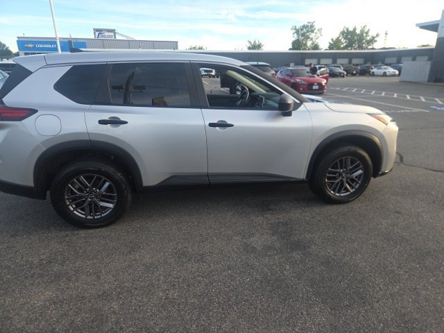 Used 2024 Silver Nissan S image 5