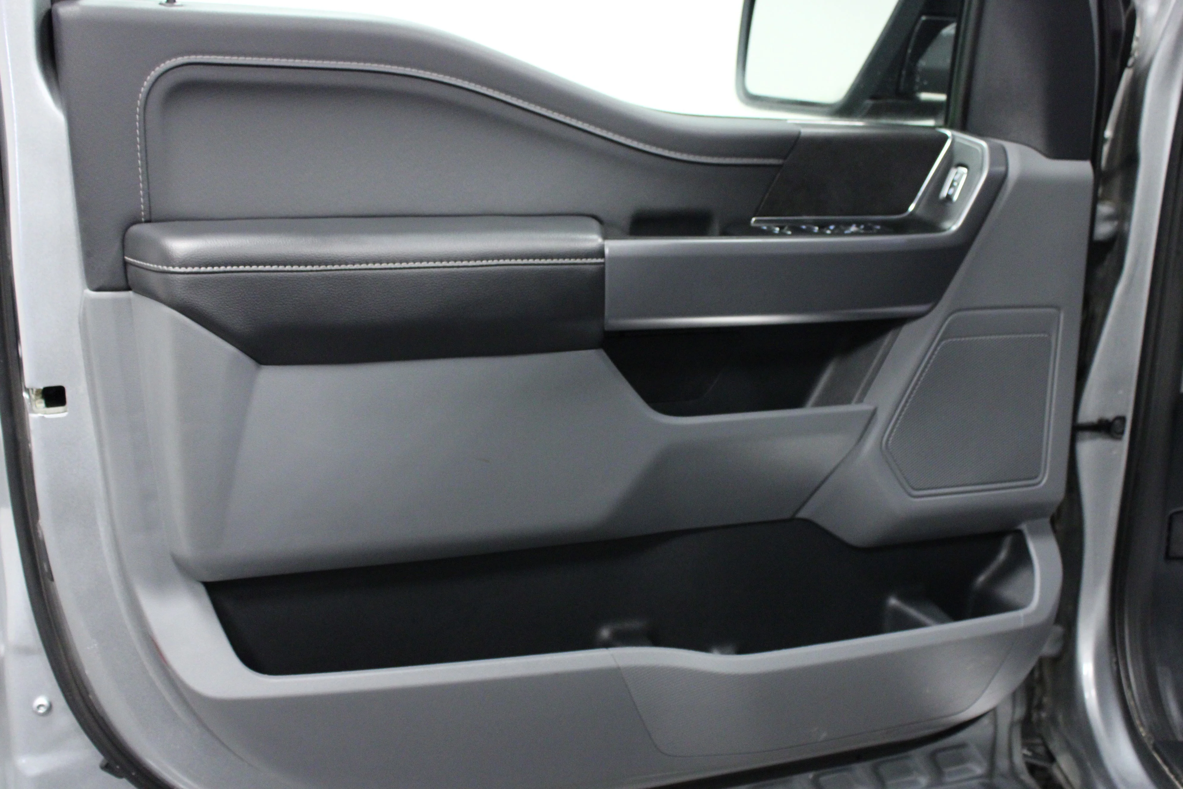 Used 2025 Iconic Silver Metallic Ford XLT image 11