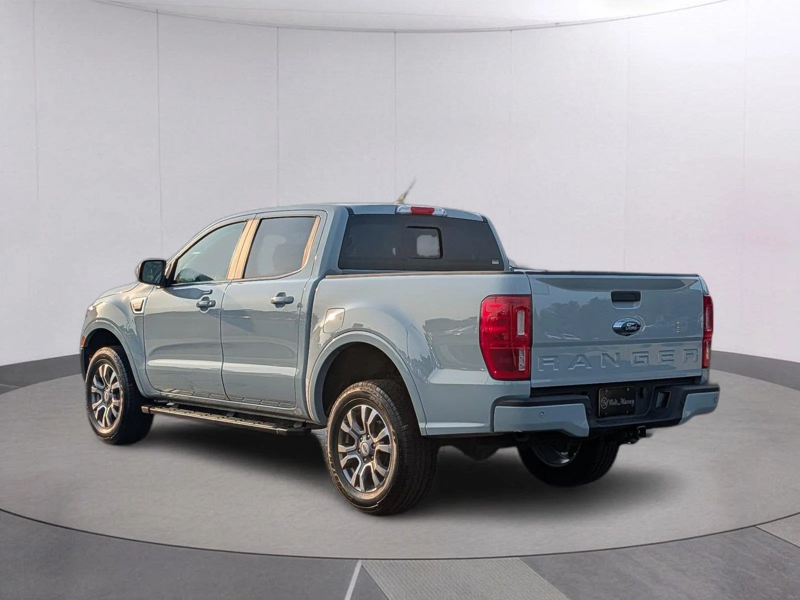 Used 2022 Cactus Gray Ford LARIAT image 3
