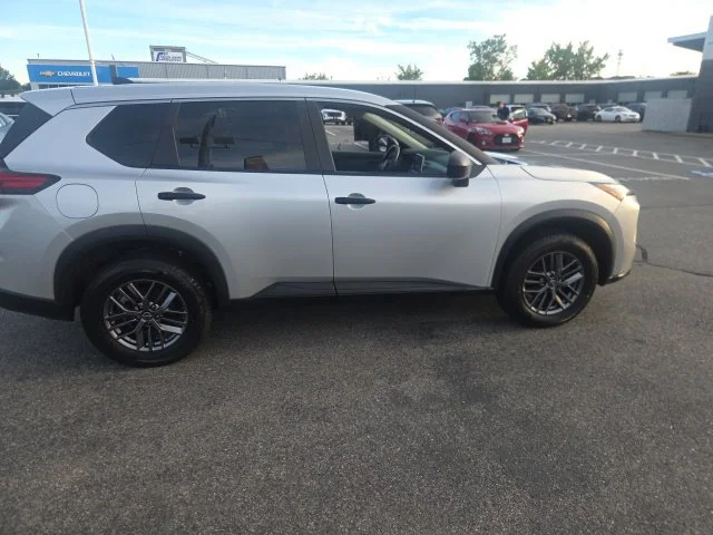 Used 2024 Silver Nissan S image 4