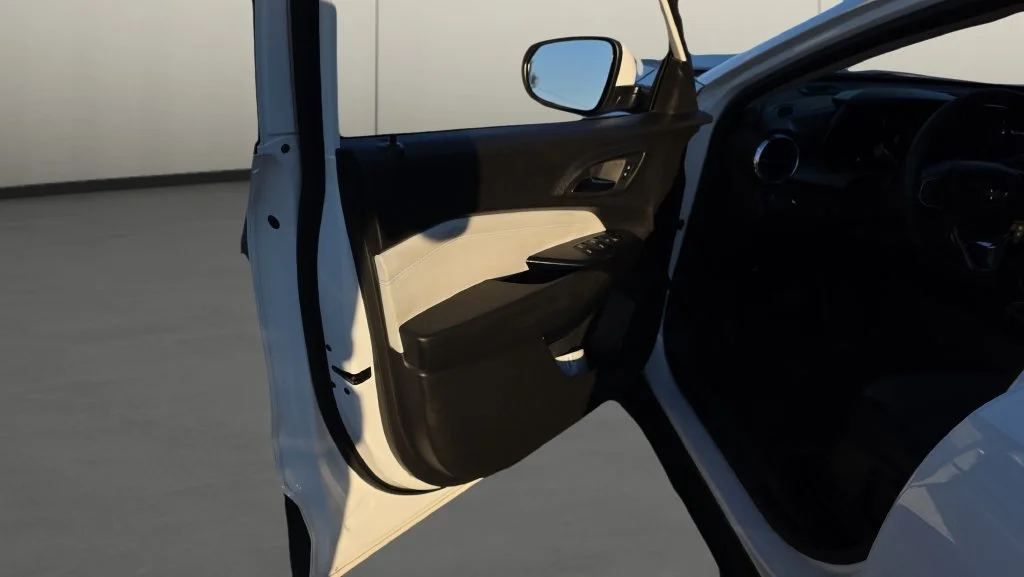 Used 2025 White Chevrolet LT image 16
