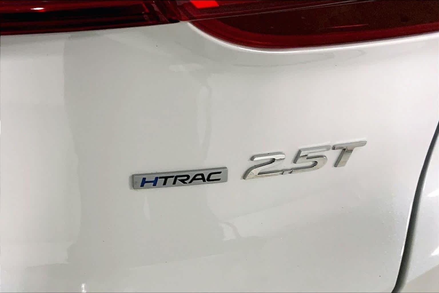 Used 2022 Quartz White Hyundai Limited image 9