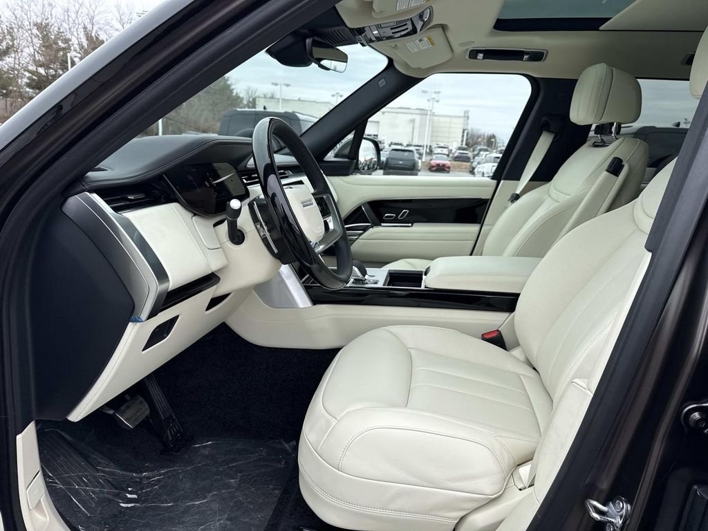 New 2026 Tourmaline Brown in Satin finish Land Rover SE image 18