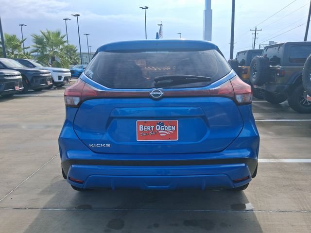 Used 2022 Blue Nissan S image 6