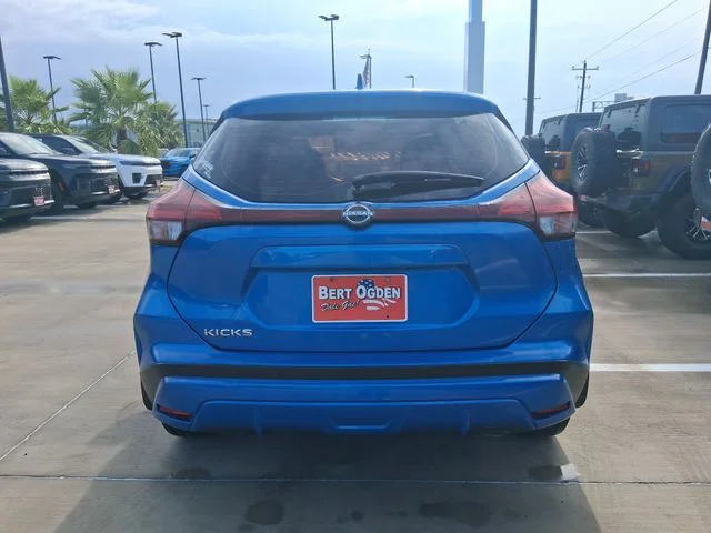 Used 2022 Blue Nissan S image 6