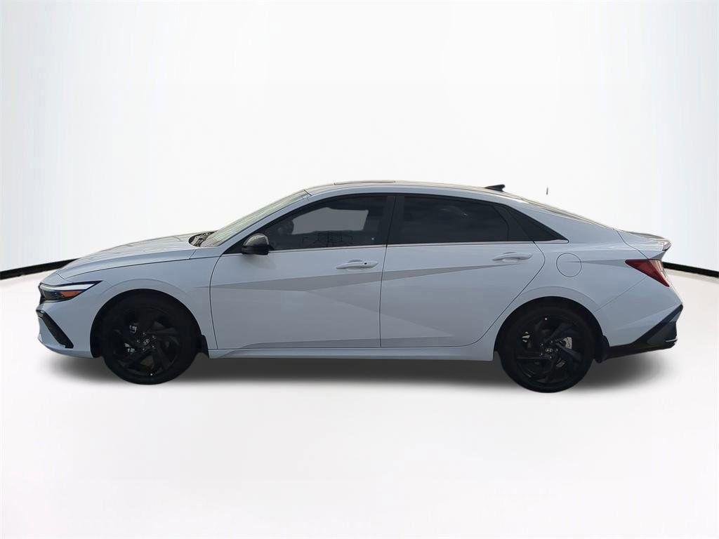 New 2026 White Hyundai SEL Sport Premium image 8