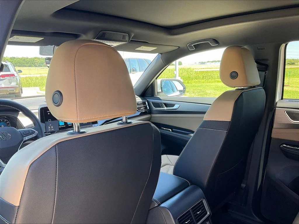 New 2026 White Volkswagen 2.0T SE w/Technology image 25