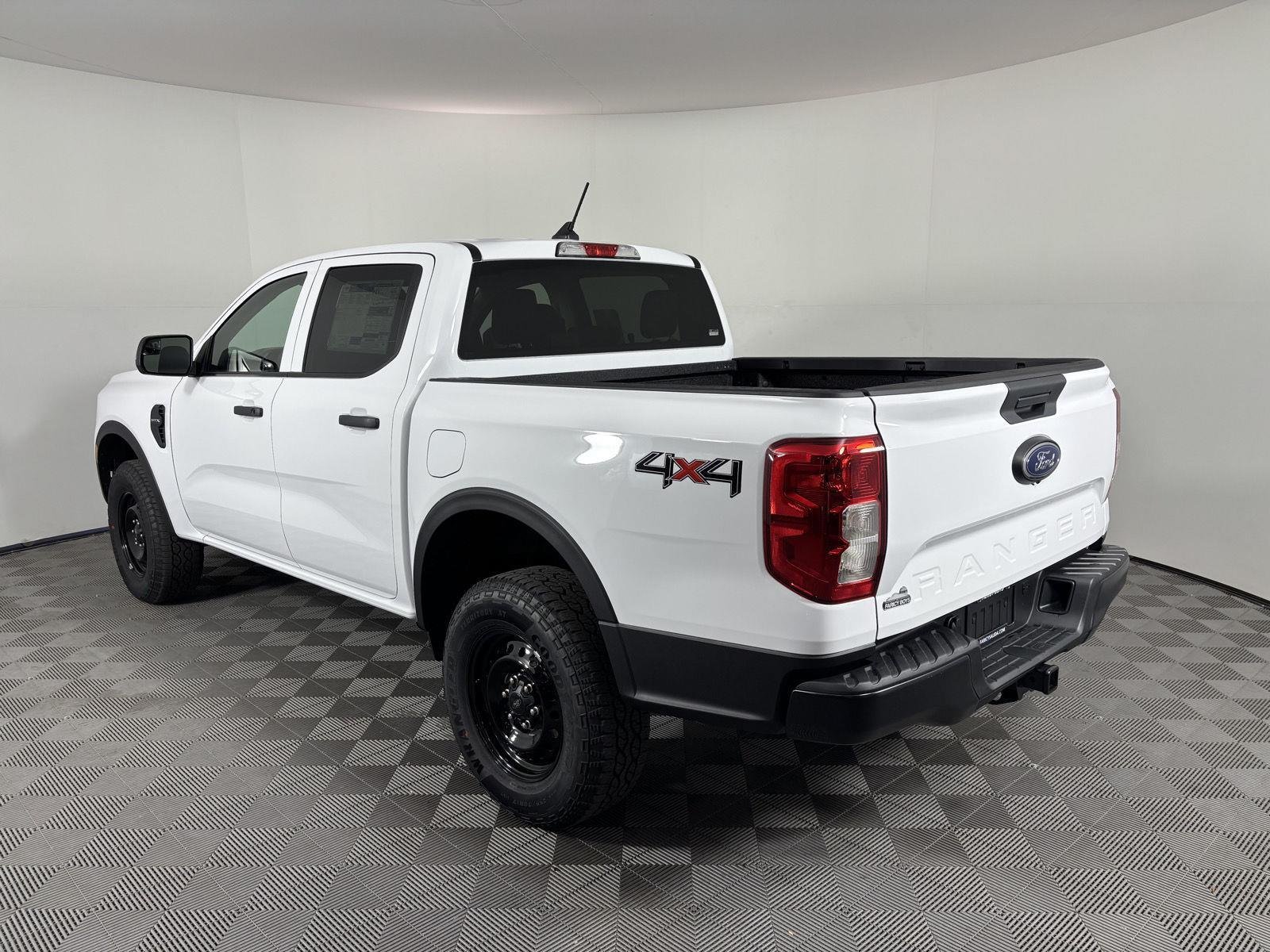 Used 2026 Oxford White Ford XL image 3