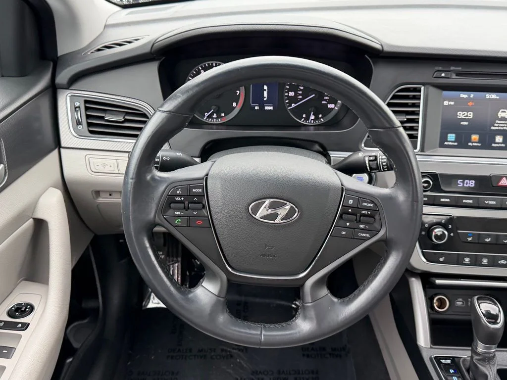 Used 2017 Lakeside Blue Hyundai Sport image 22