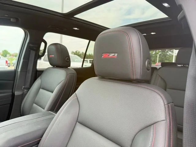 Used 2025 Iridescent Pearl Tricoat Chevrolet Z71 image 16