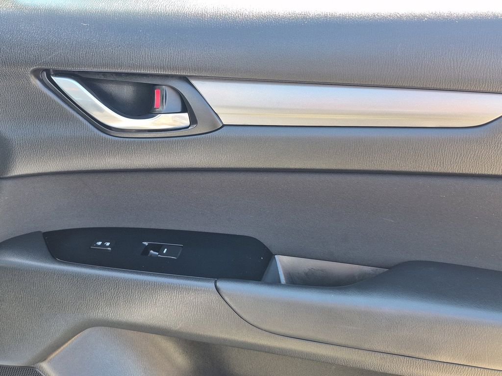 Used 2018 Sonic Silver Metallic Mazda Sport image 10