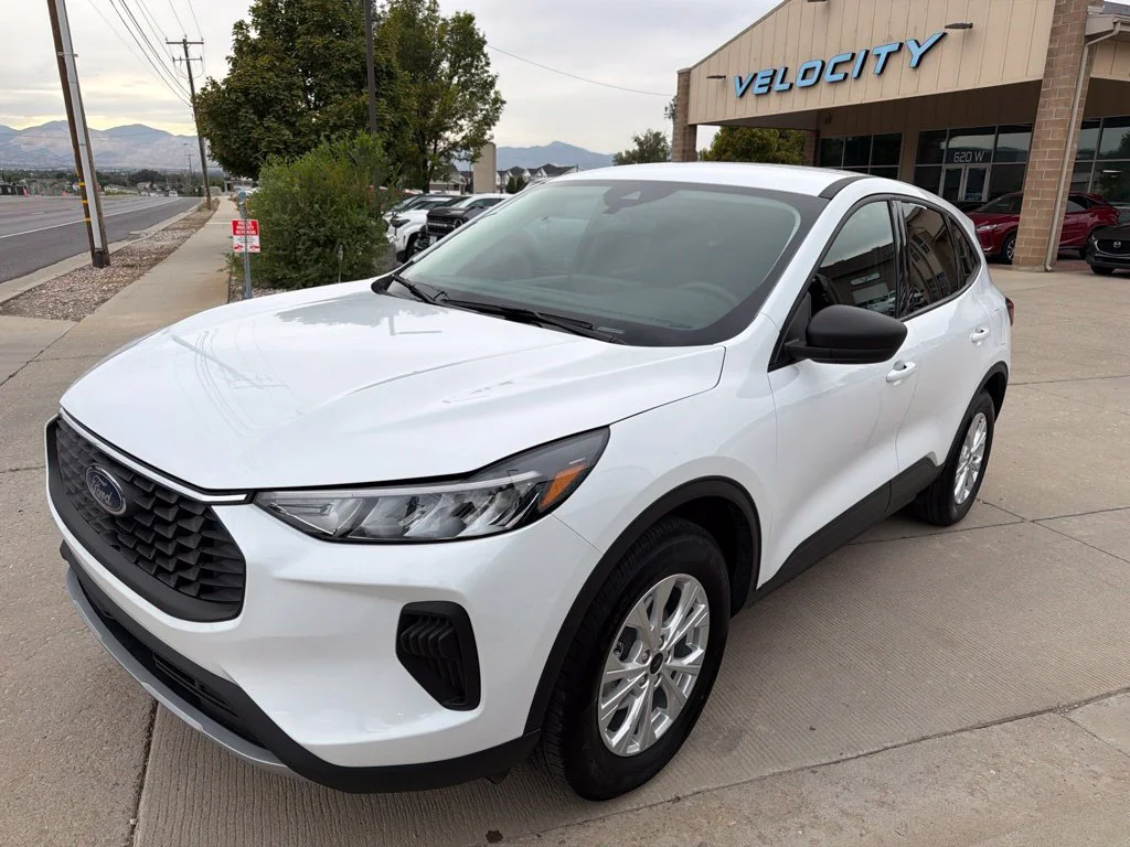 Used 2025 White Ford Active image 3