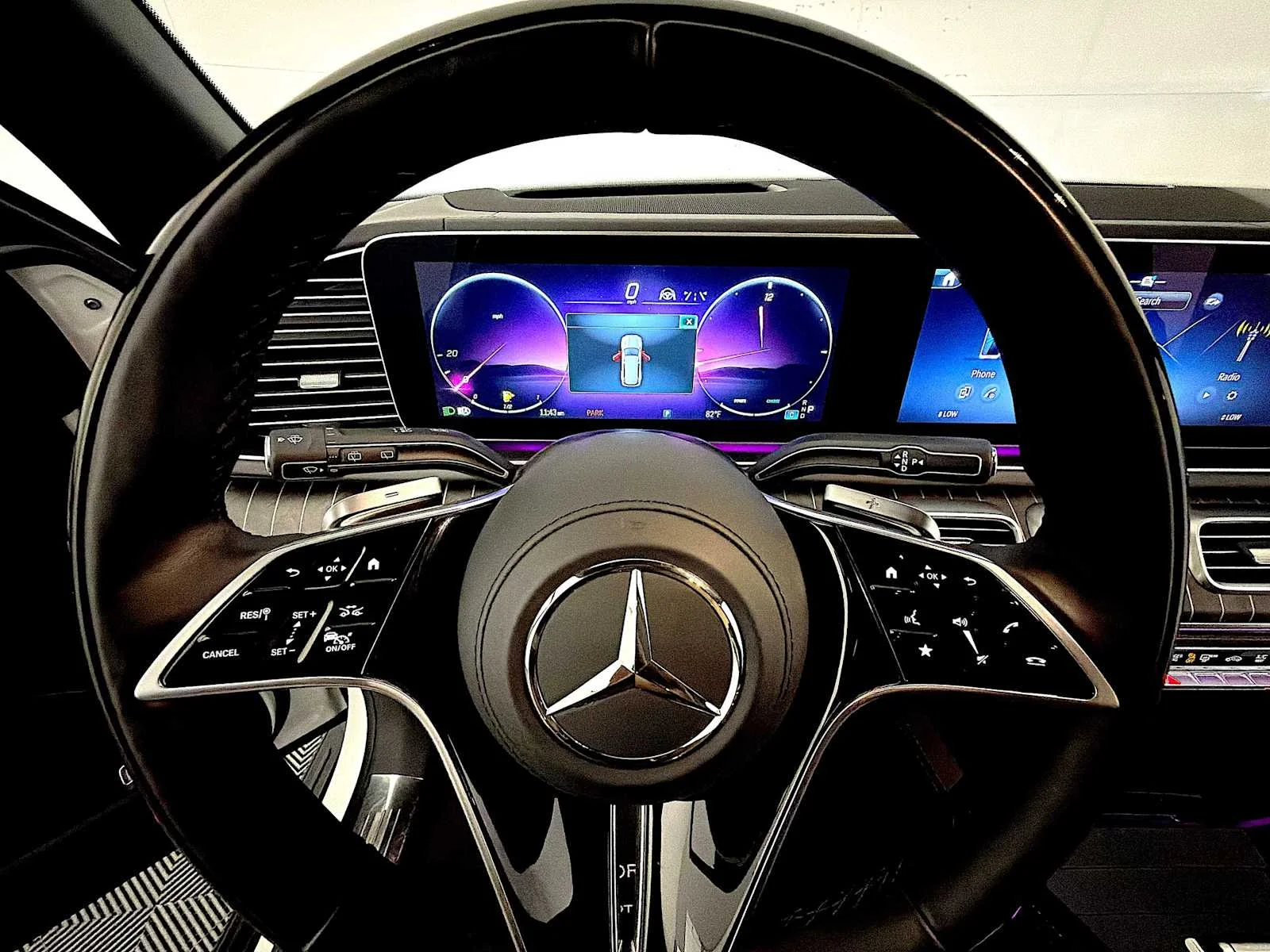 Used 2025 MANUFAKTUR Moonlight White Metallic Mercedes-Benz Maybach GLS 600 image 13