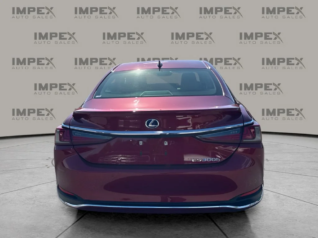 Used 2022 Red Lexus 300h image 4