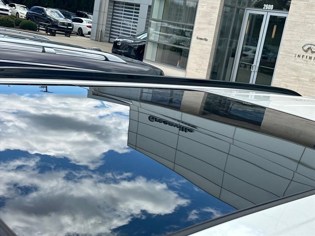 Used 2022 White Frost Tricoat GMC AT4 image 17