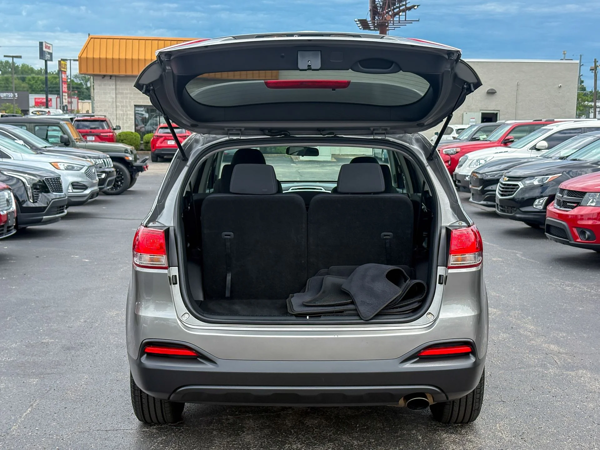 Used 2018 Silver Kia LX image 39