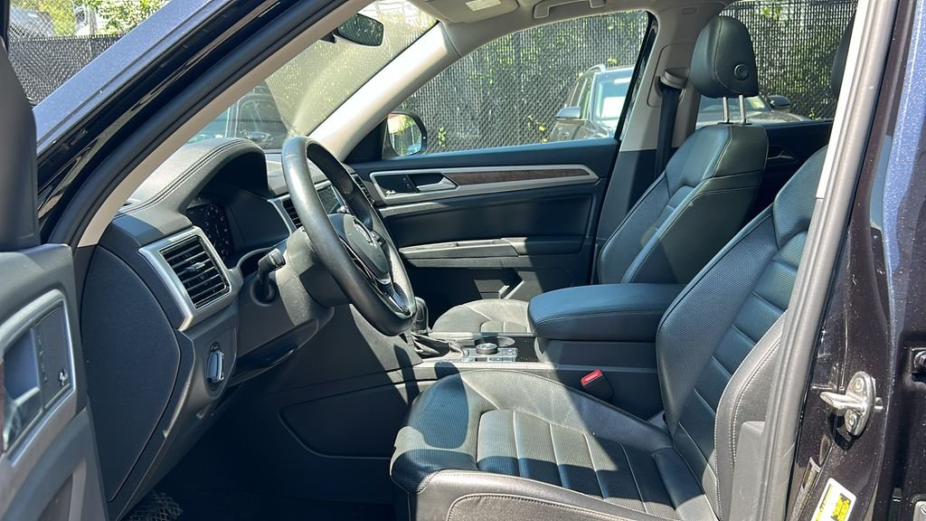 Used 2018 Black Volkswagen SEL Premium image 8