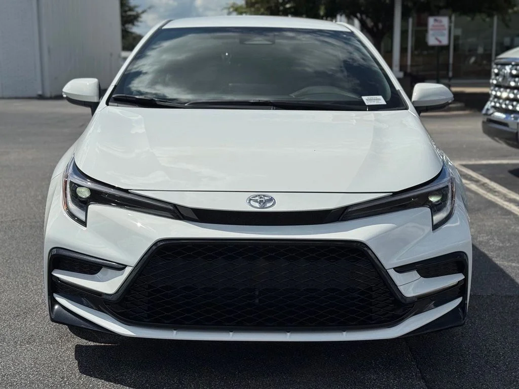 New 2027 Ice Cap Toyota Hybrid SE image 4