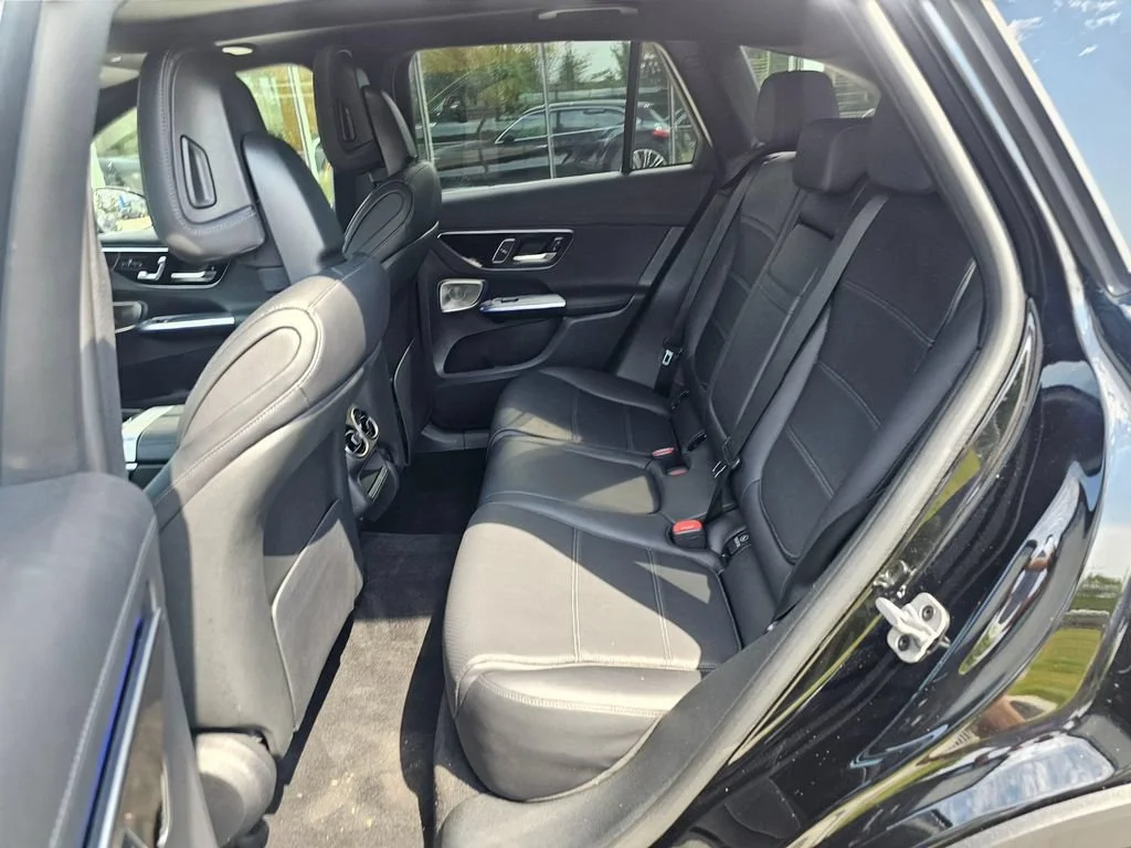 Used 2023  Mercedes-Benz GLC 300 image 16