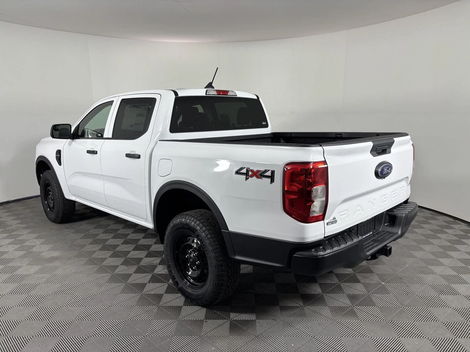 Used 2026 Oxford White Ford XL image 3