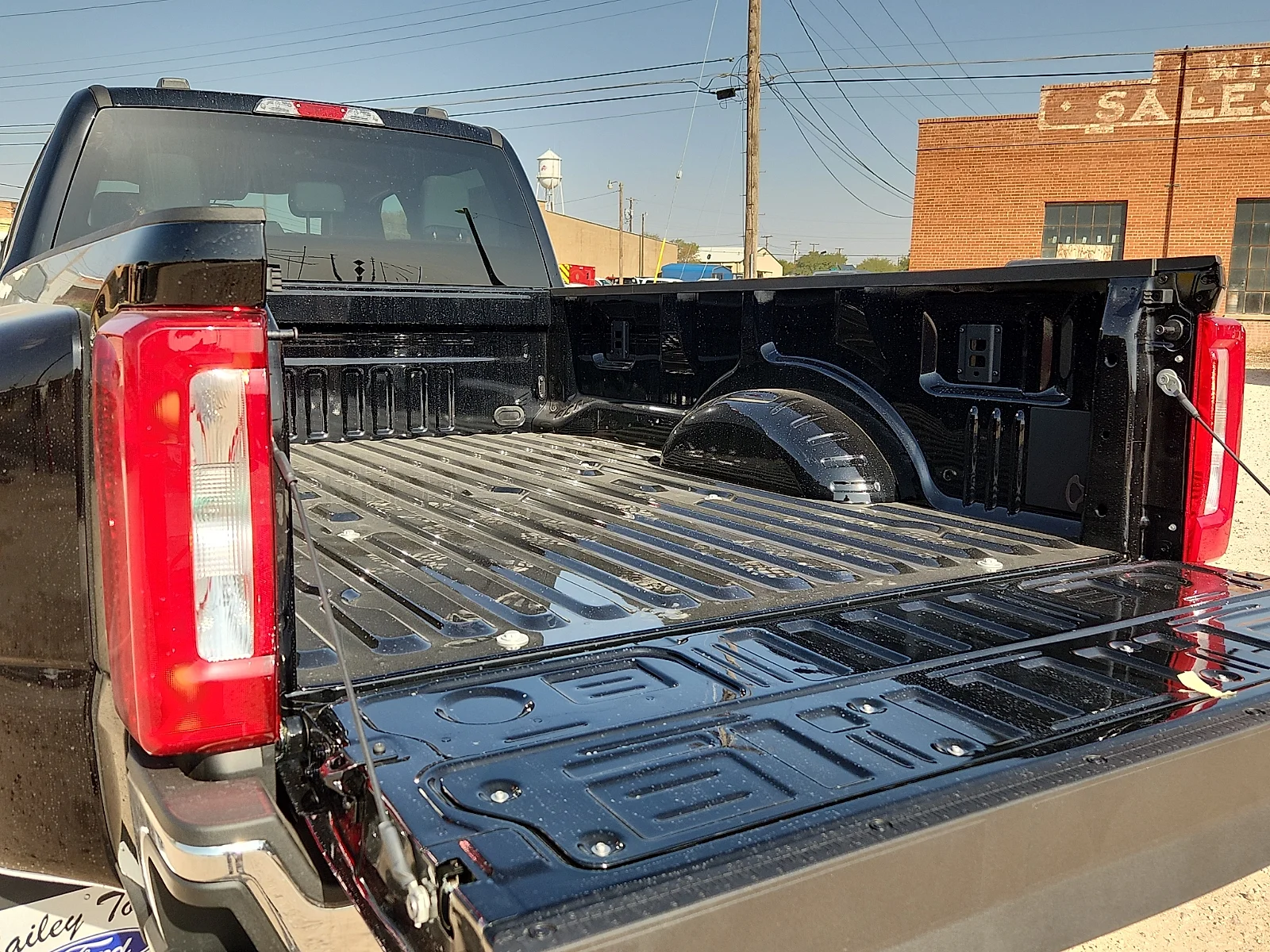 New 2027 Agate Black Metallic Ford XLT image 12