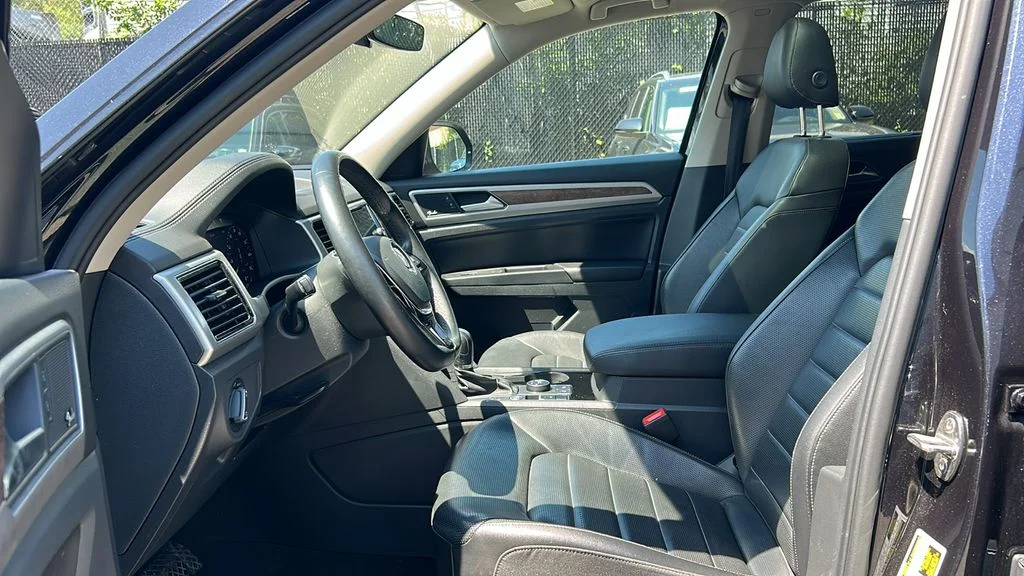 Used 2018 Black Volkswagen SEL Premium image 8