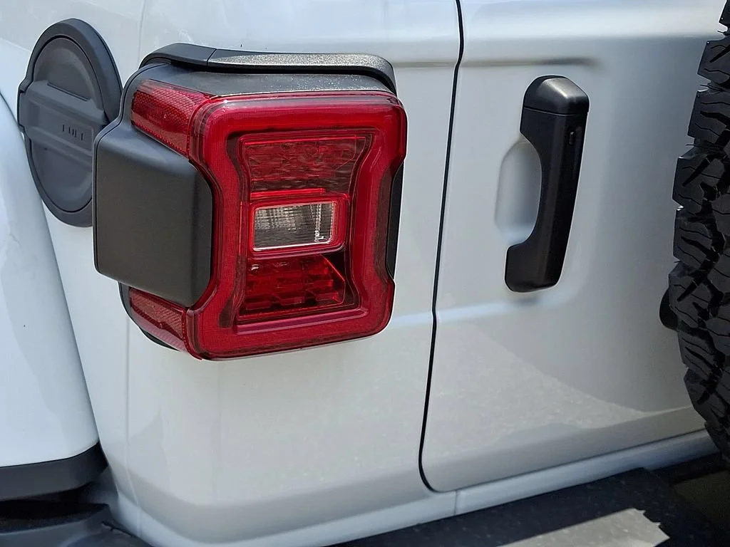 New 2026 Bright White Clearcoat Jeep Rubicon image 21
