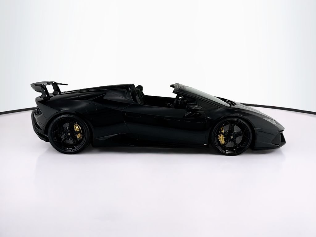 Used 2018 Nero Noctis Lamborghini Performante image 4