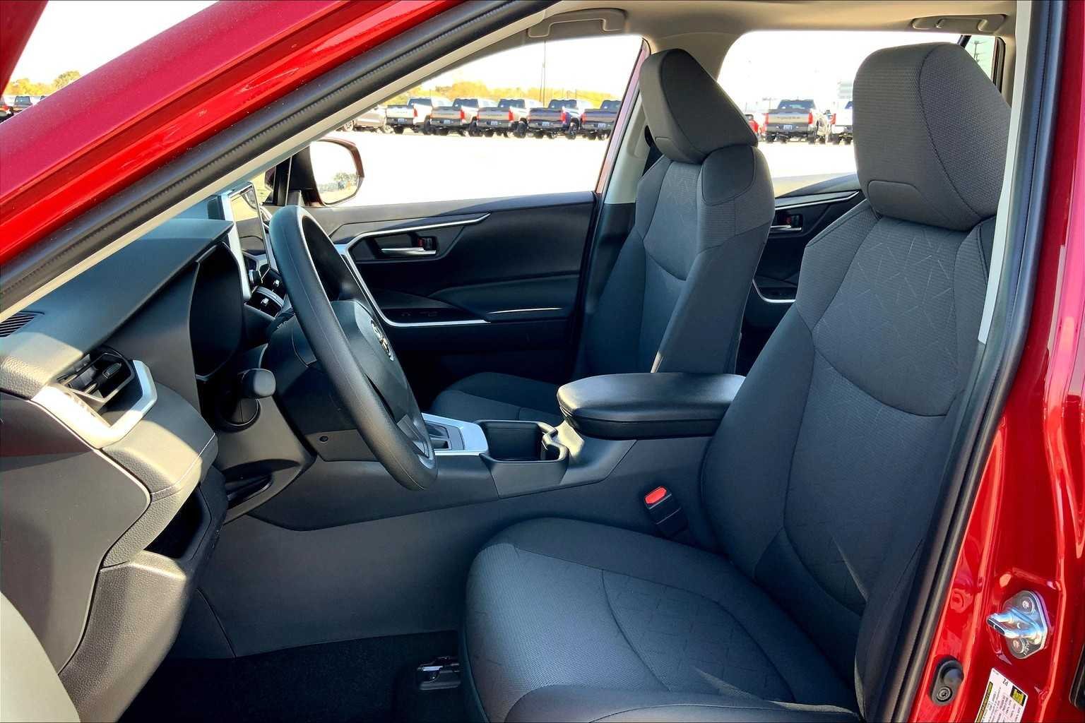 Used 2025 Ruby Flare Pearl Toyota XLE image 9