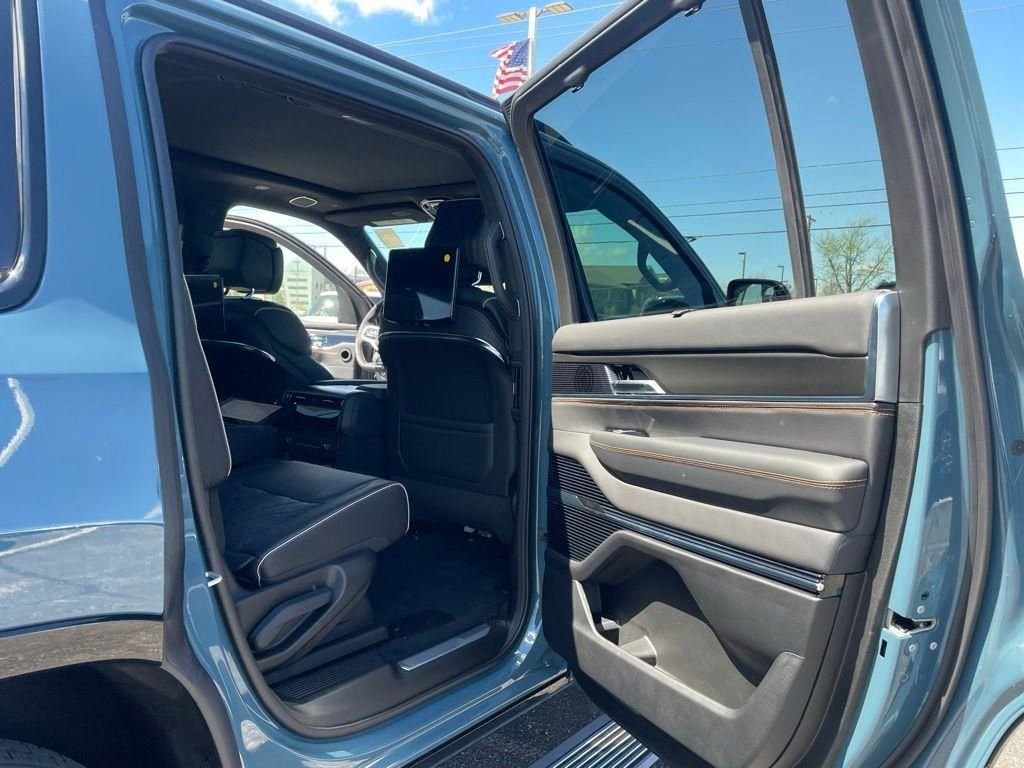 New 2026 Steel Blue Exterior Paint Jeep Summit Reserve image 39
