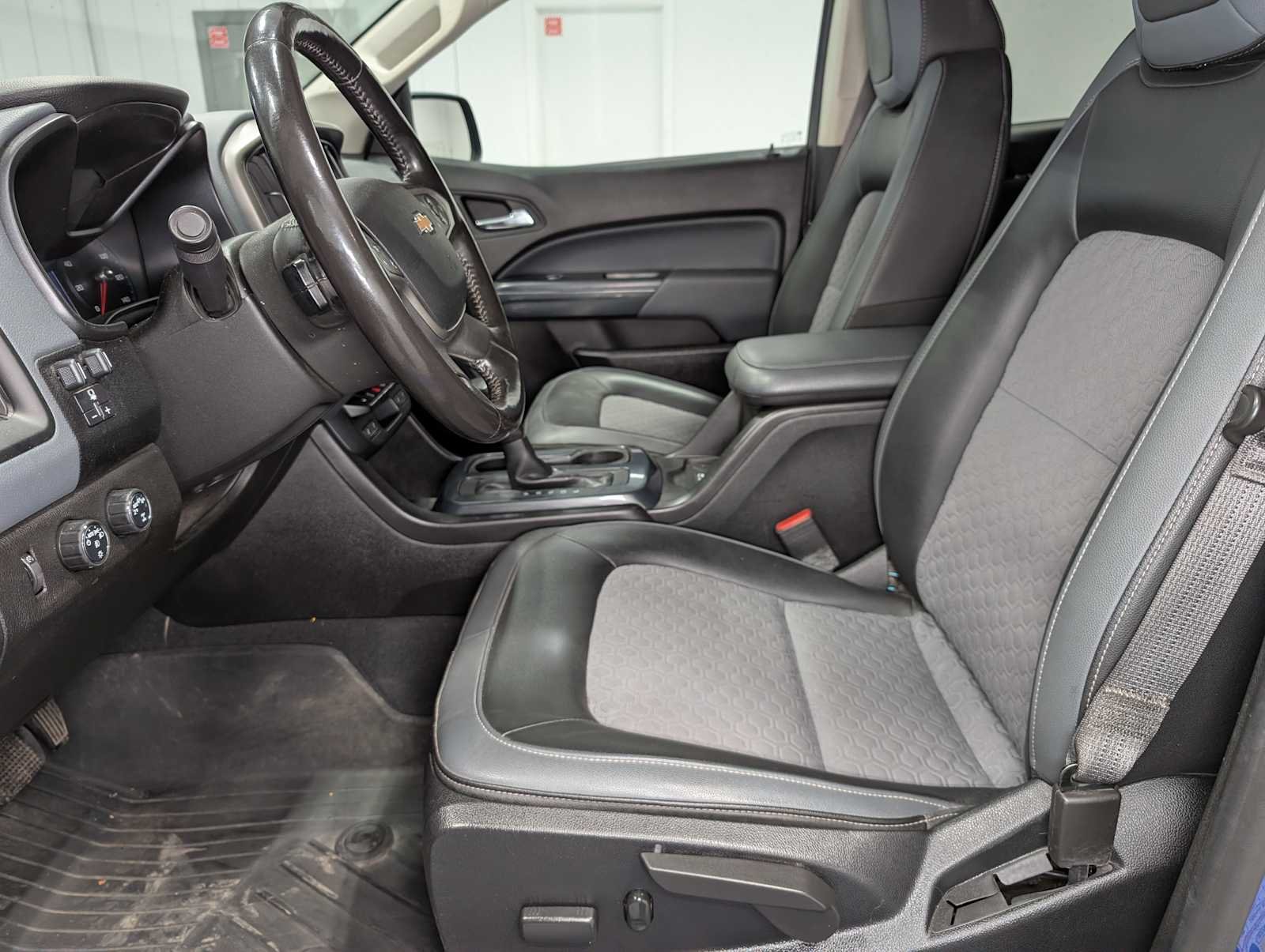 Used 2019 Kinetic Blue Metallic Chevrolet 4WD Z71 image 4