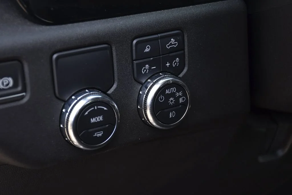 Used 2025 Onyx Black GMC SLT image 19
