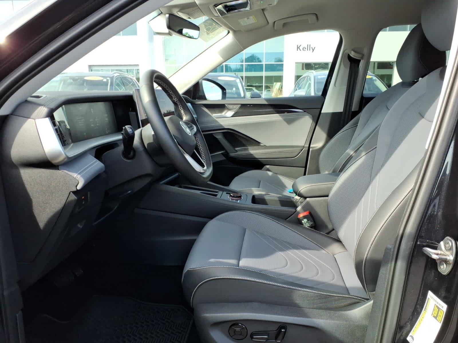 Certified Used 2025 Deep Black Pearl Volkswagen SE image 11