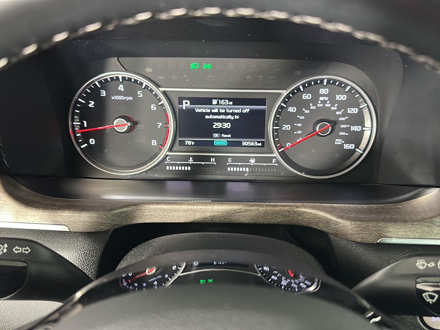 Used 2022 Glacial White Pearl Kia  image 28