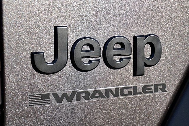 New 2026 Granite Crystal Metallic Clear-Coat Exterior Paint Jeep Sport S image 11