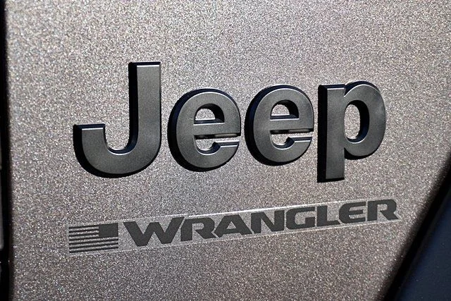 New 2026 Granite Crystal Metallic Clear-Coat Exterior Paint Jeep Sport S image 11