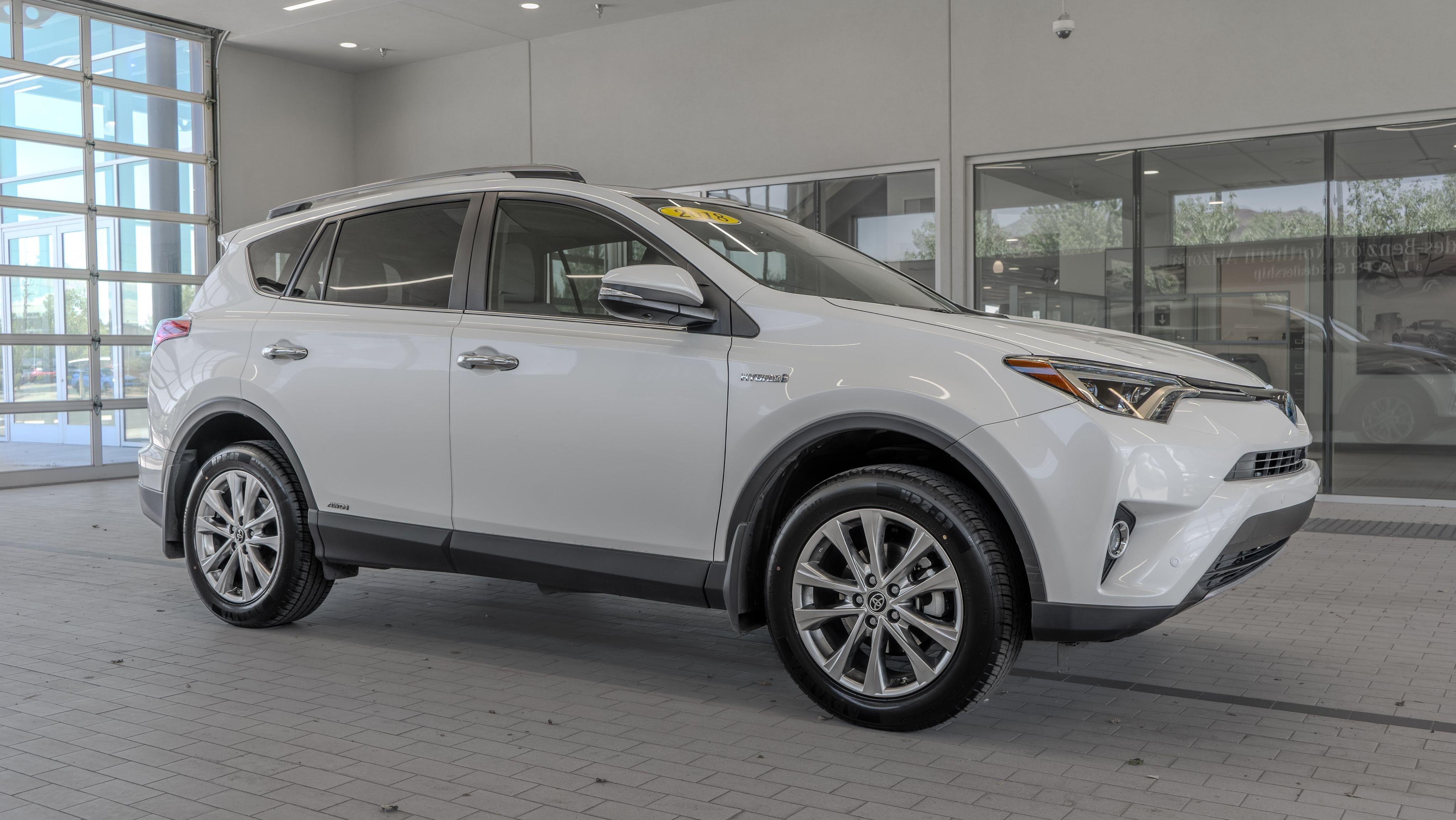 Used 2018 Blizzard Pearl Toyota Limited image 12