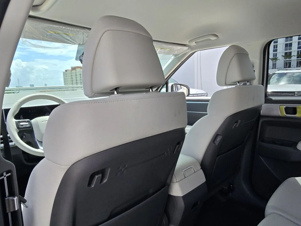 New 2027 Gray Hyundai SE image 23