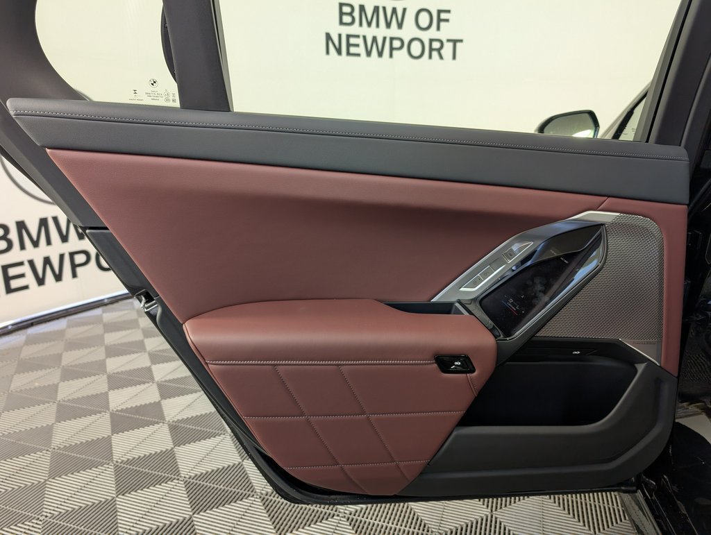 Used 2026 Black BMW xDrive60 image 17