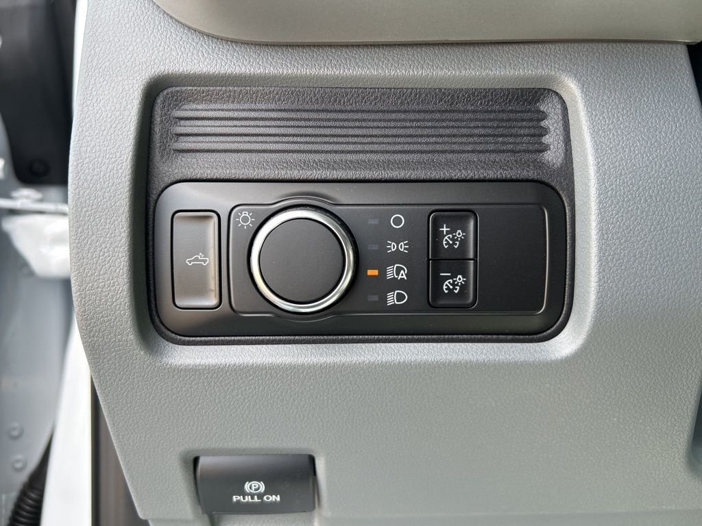 New 2026 Oxford White Ford XL image 22