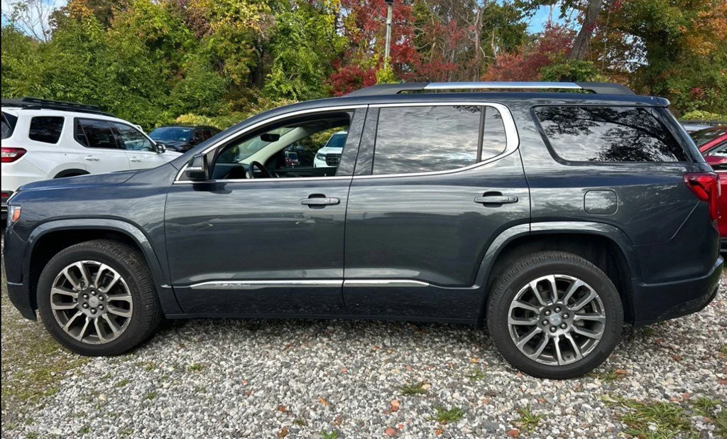 Used 2022 Green GMC Denali image 5